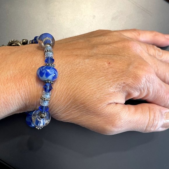 Stunning Blue & White Art Glass Beaded Toggle Bracelet - Picture 7 of 7
